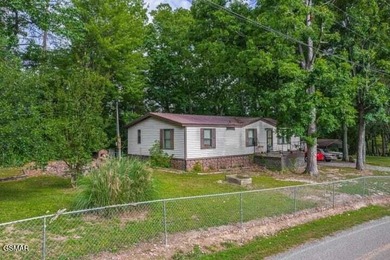 (private lake, pond, creek) Home For Sale in Newport Tennessee