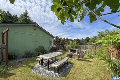 WELCOMING HOME IN SOUGHT-AFTER NEIGHBORHOOD! You need to see - photo 36