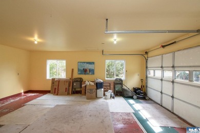 WELCOMING HOME IN SOUGHT-AFTER NEIGHBORHOOD! You need to see - photo 38