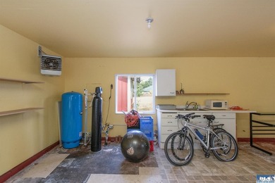 WELCOMING HOME IN SOUGHT-AFTER NEIGHBORHOOD! You need to see - photo 39