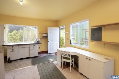 WELCOMING HOME IN SOUGHT-AFTER NEIGHBORHOOD! You need to see - photo 40