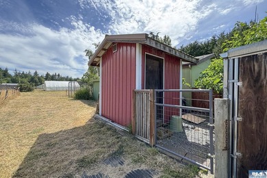 WELCOMING HOME IN SOUGHT-AFTER NEIGHBORHOOD! You need to see - photo 43