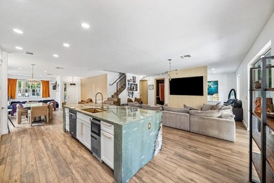 A beautiful 5 BD 3 BA two-story home in Boca Vistas with chic - photo 9