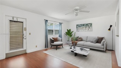 Lake Condo For Sale in Delray Beach, Florida