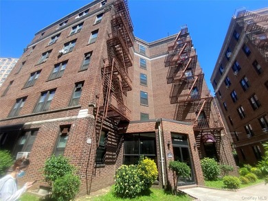 Location, Location, Close To Supermarket, Hospital, Park, Bank - photo 1