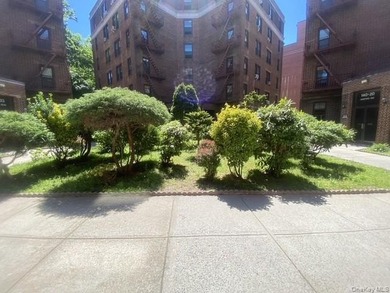 Location, Location, Close To Supermarket, Hospital, Park, Bank - photo 2