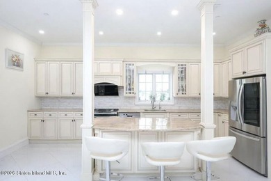 Spacious two-family Side Hall Colonial located on a quiet - photo 14
