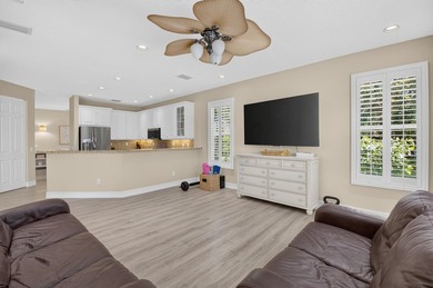 Located in a Cul de sac on an oversized pie shaped lot with a - photo 16