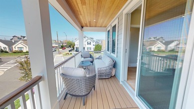 MOVE IN READY! ENJOY THE BEST OF SUMMER IN YOUR MARGATE HOME! - photo 9