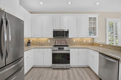 Located in a Cul de sac on an oversized pie shaped lot with a - photo 24