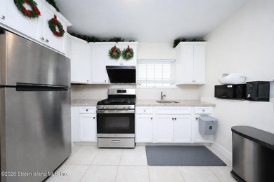 Spacious two-family Side Hall Colonial located on a quiet - photo 24