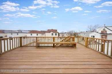 Spacious two-family Side Hall Colonial located on a quiet - photo 25