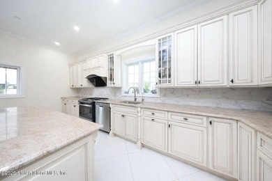 Spacious two-family Side Hall Colonial located on a quiet - photo 27
