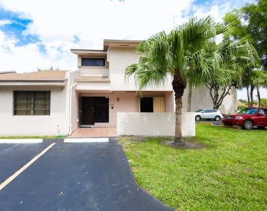(private lake, pond, creek) Townhome/Townhouse For Sale in Miami Florida