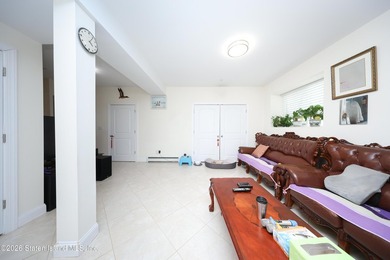 Spacious two-family Side Hall Colonial located on a quiet - photo 33