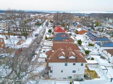 Spacious two-family Side Hall Colonial located on a quiet - photo 42
