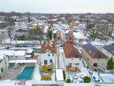 Spacious two-family Side Hall Colonial located on a quiet - photo 44