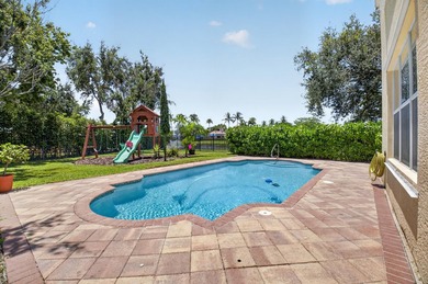 Located in a Cul de sac on an oversized pie shaped lot with a - photo 47