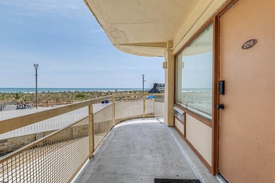 Premium direct ocean-facing unit! This oceanfront condominium - photo 2