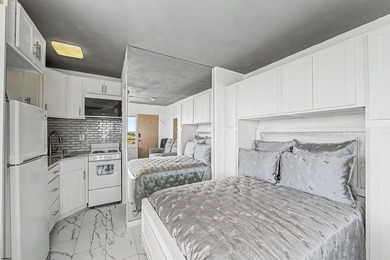 Premium direct ocean-facing unit! This oceanfront condominium - photo 4