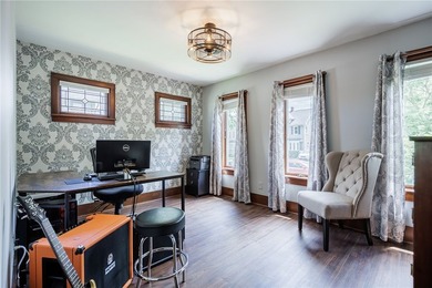 Classic charm and exceptional space come together in this - photo 15