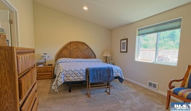 Quality built one level mountain view home in desirable Sequim - photo 15