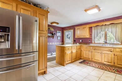 Welcome to your dream lakefront retreat! Serene lakeside living - photo 16