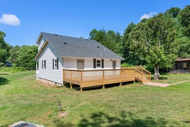 Completely remodeled home featuring brand-new flooring, fresh - photo 6