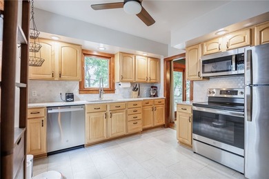 Classic charm and exceptional space come together in this - photo 18