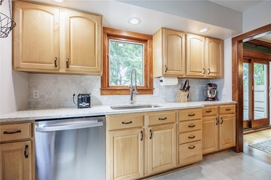 Classic charm and exceptional space come together in this - photo 20