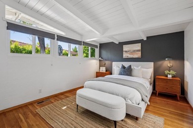 The sunroom, guest bedroom and bathroom near the laundry room - photo 20