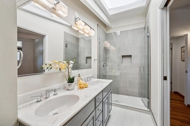 The sunroom, guest bedroom and bathroom near the laundry room - photo 21
