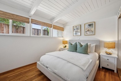 The sunroom, guest bedroom and bathroom near the laundry room - photo 22
