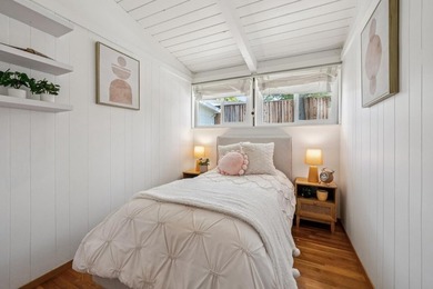 The sunroom, guest bedroom and bathroom near the laundry room - photo 23