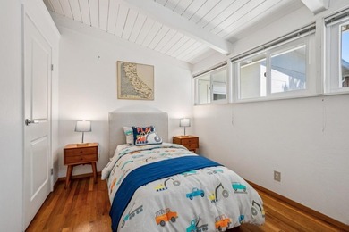 The sunroom, guest bedroom and bathroom near the laundry room - photo 24