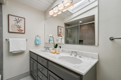 The sunroom, guest bedroom and bathroom near the laundry room - photo 25