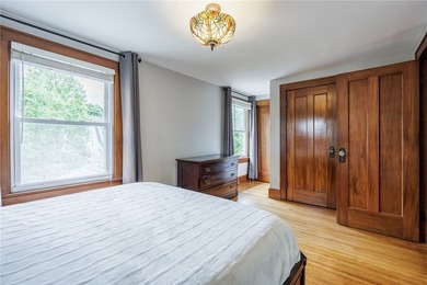 Classic charm and exceptional space come together in this - photo 27