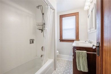 Classic charm and exceptional space come together in this - photo 28