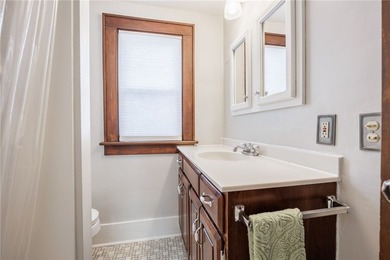 Classic charm and exceptional space come together in this - photo 29