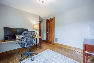 Classic charm and exceptional space come together in this - photo 31