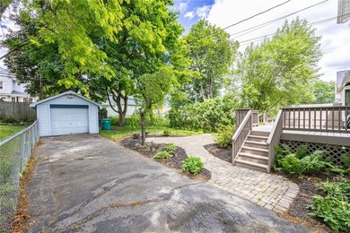 Classic charm and exceptional space come together in this - photo 34