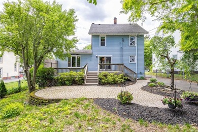 Classic charm and exceptional space come together in this - photo 38