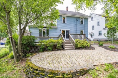 Classic charm and exceptional space come together in this - photo 39