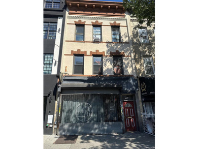 Excellent mixed use property in the Flatbush area of Brooklyn - photo 1