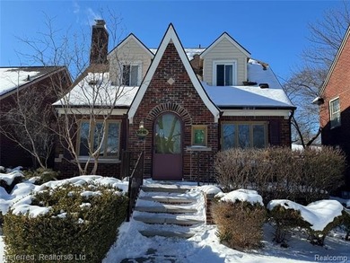 Detroit River Home Active Under Contract in Wyandotte Michigan