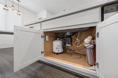 Beautiful contemporary Southwest home** Fully renovated** Open