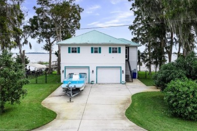 Lake Istokpoga Home For Sale in Lake Placid Florida