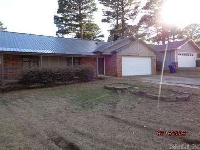 VA owned Property. One story Brick and frame home on a nice - photo 1