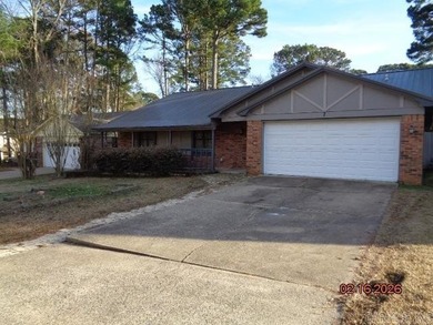 VA owned Property. One story Brick and frame home on a nice - photo 3
