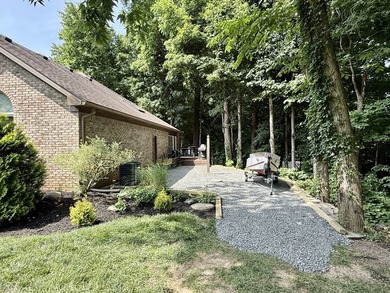 Very rare opportunity to live on Lamb Lake with a level front - photo 4
